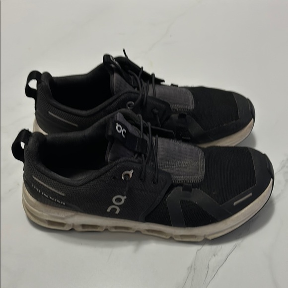 On cloud sneakers - Picture 2 of 5